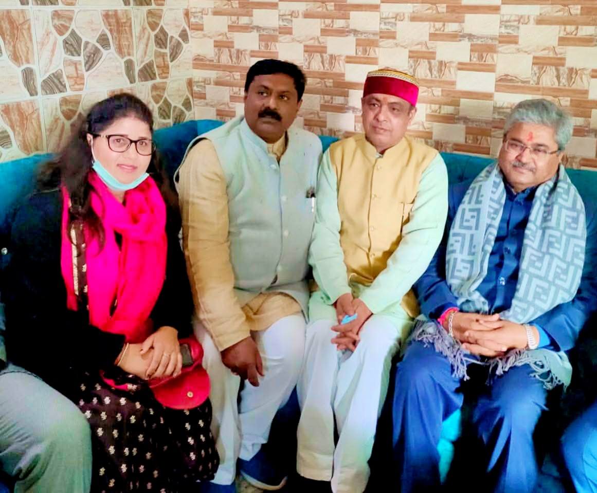 उर्मिला सनावर ने अब आरती गौड़ के साथ दुष्यंत गौतम की तस्वीरों पर उठाए सवाल  - Uttaranchal Darpan